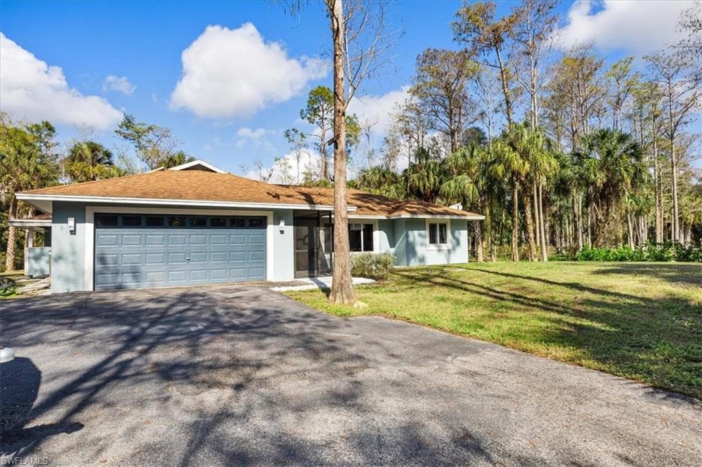 5311 Hickory Wood Dr, Naples, FL 34119-4