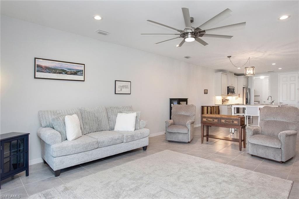 14830 Edgewater Cir, Naples, FL 34114-14