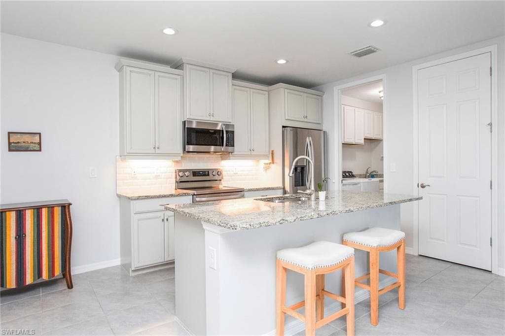 14830 Edgewater Cir, Naples, FL 34114-17