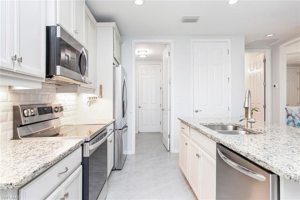 14830 Edgewater Cir, Naples, FL 34114-18