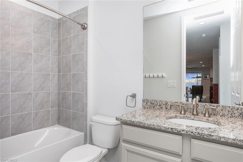 14830 Edgewater Cir, Naples, FL 34114-29