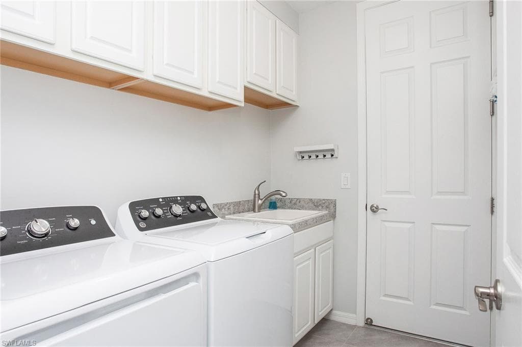 14830 Edgewater Cir, Naples, FL 34114-30