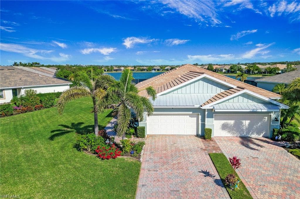 14830 Edgewater Cir, Naples, FL 34114-3