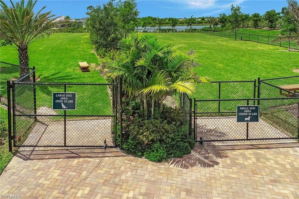 14830 Edgewater Cir, Naples, FL 34114-48