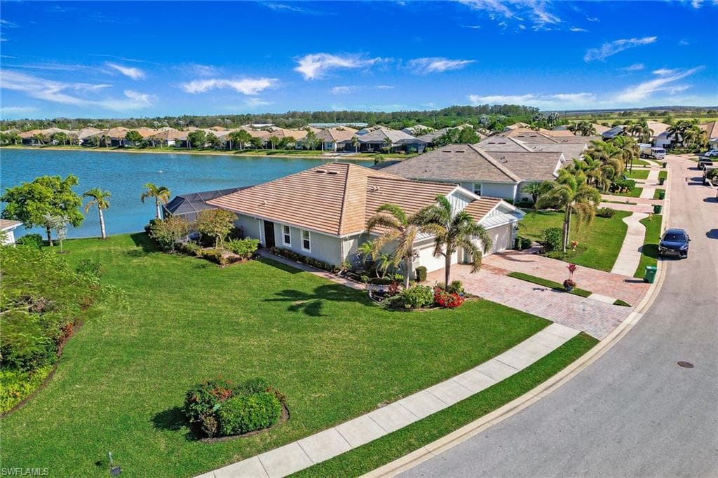 14830 Edgewater Cir, Naples, FL 34114-4