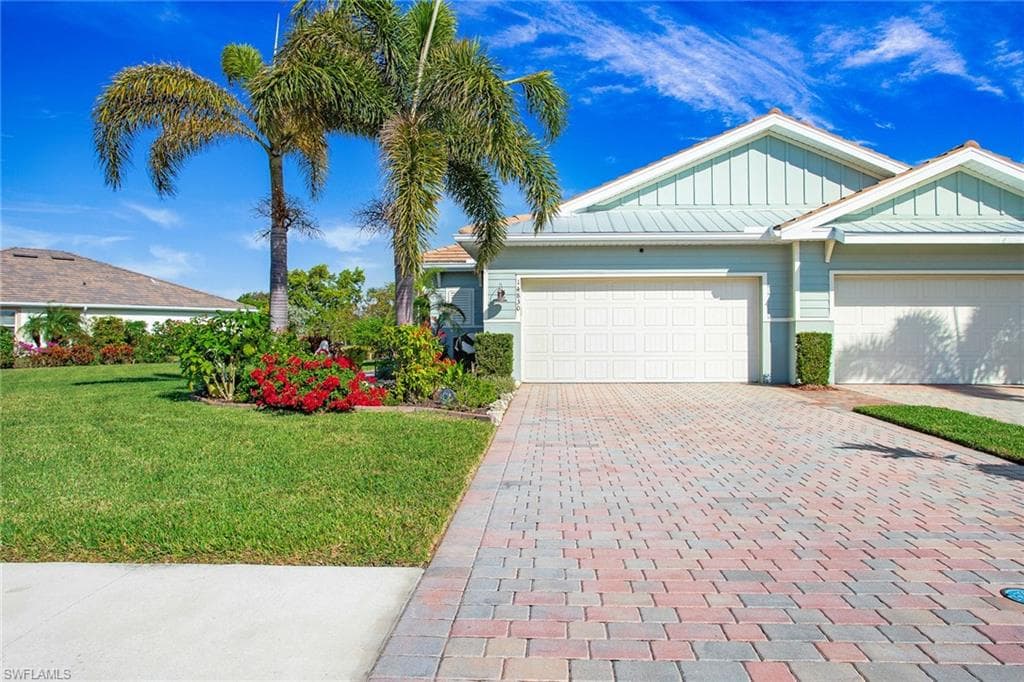 14830 Edgewater Cir, Naples, FL 34114-5