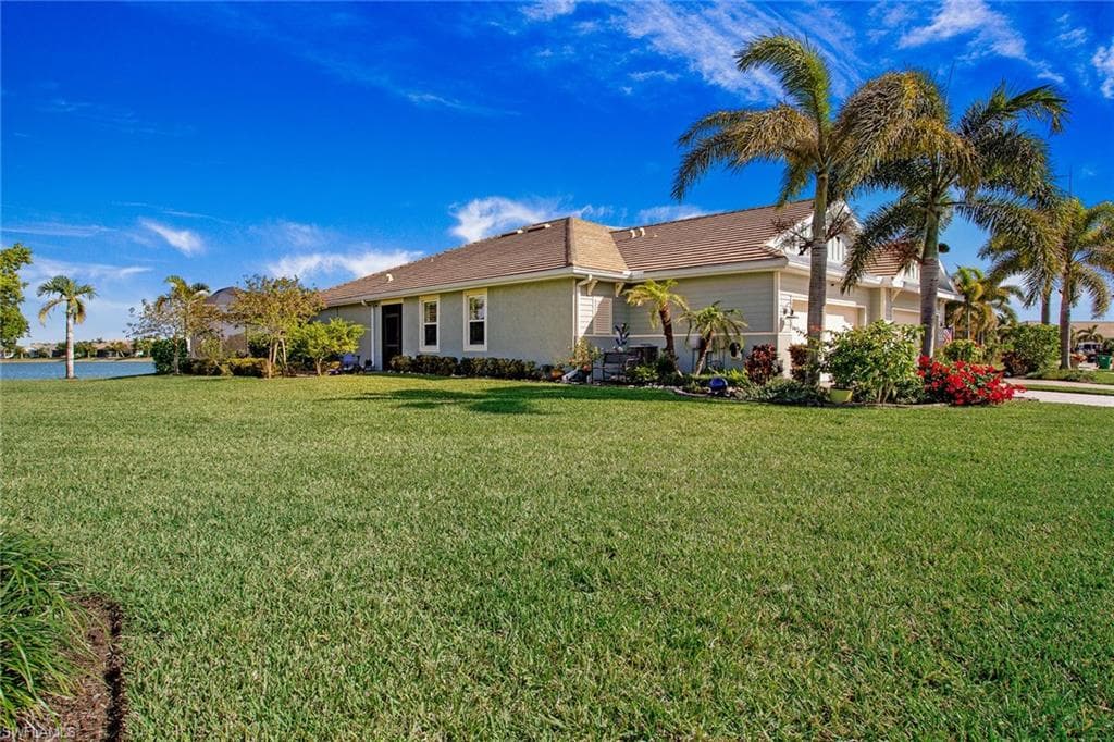 14830 Edgewater Cir, Naples, FL 34114-6