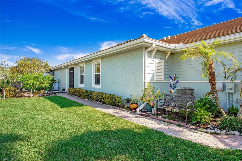 14830 Edgewater Cir, Naples, FL 34114-7