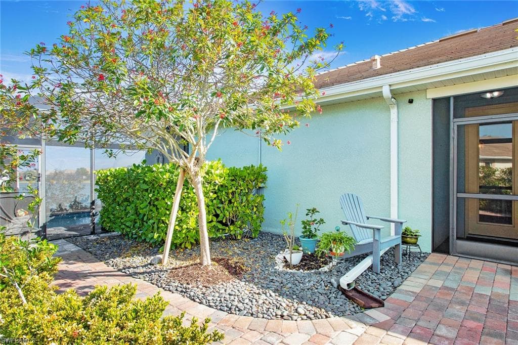 14830 Edgewater Cir, Naples, FL 34114-8