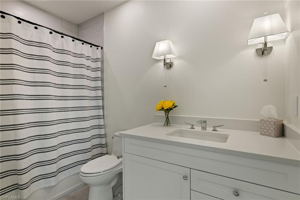1130 3rd Ave S 401, Naples, FL 34102-20
