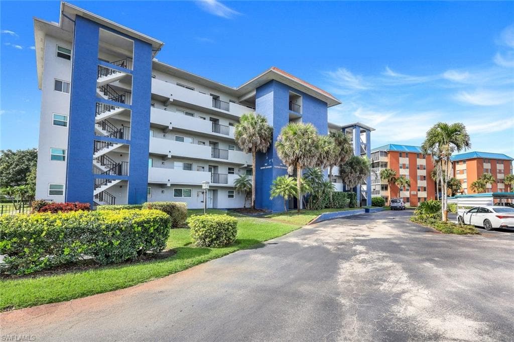 190 Pebble Beach Blvd 104, Naples, FL 34113-18