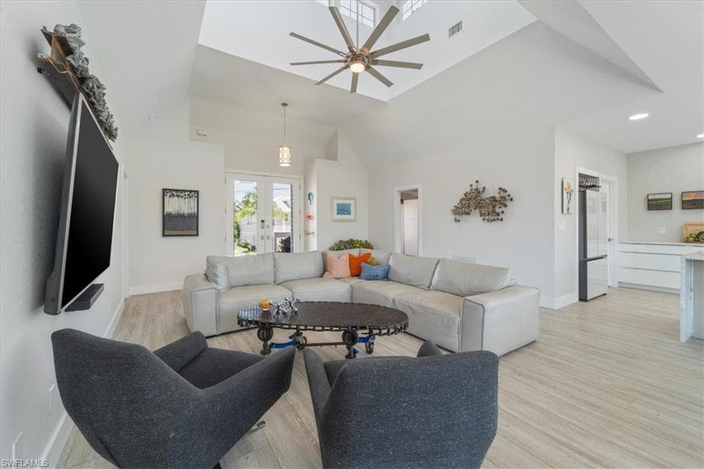 1282 Venetian Way, Naples, FL 34110-8