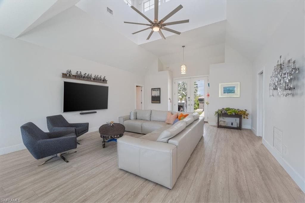 1282 Venetian Way, Naples, FL 34110-9
