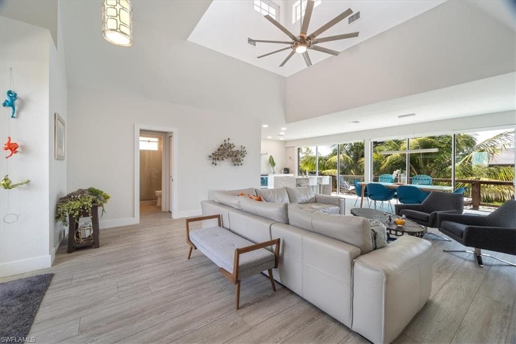 1282 Venetian Way, Naples, FL 34110-11