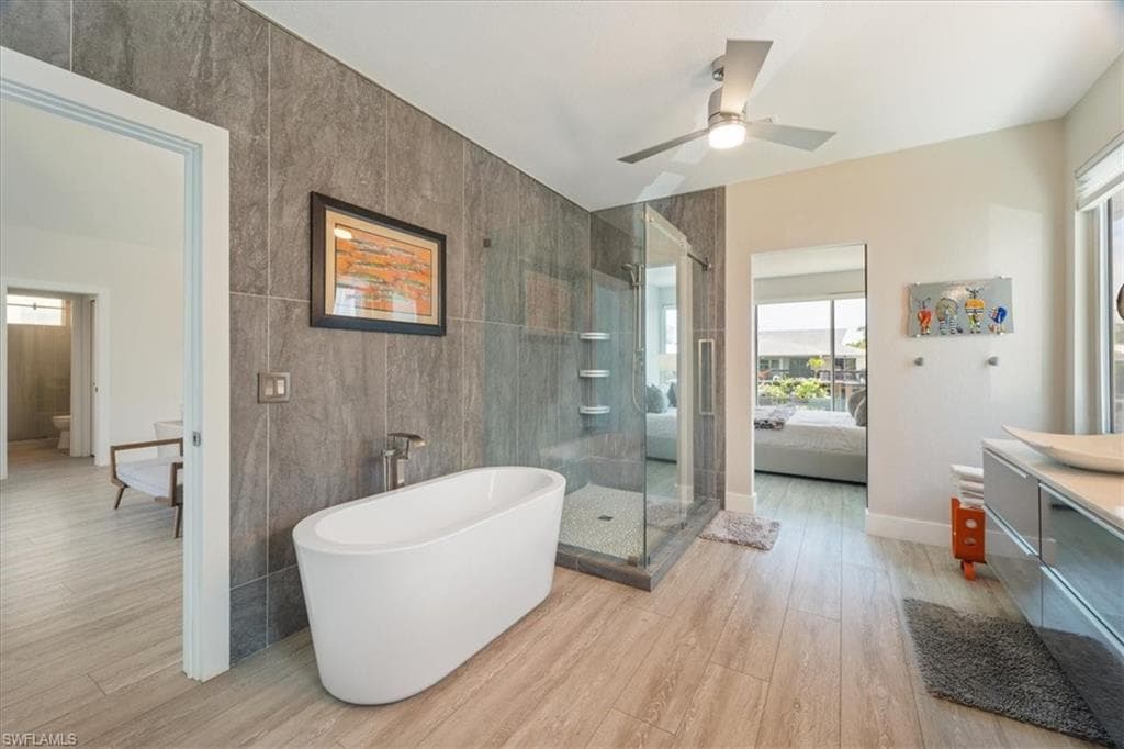 1282 Venetian Way, Naples, FL 34110-25