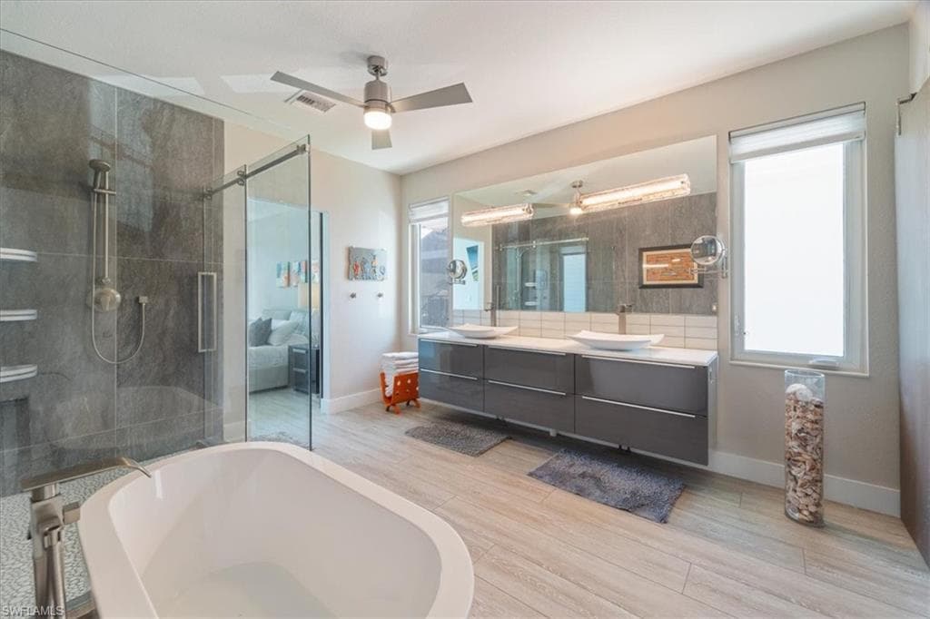 1282 Venetian Way, Naples, FL 34110-26
