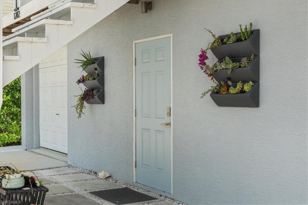 1282 Venetian Way, Naples, FL 34110-32