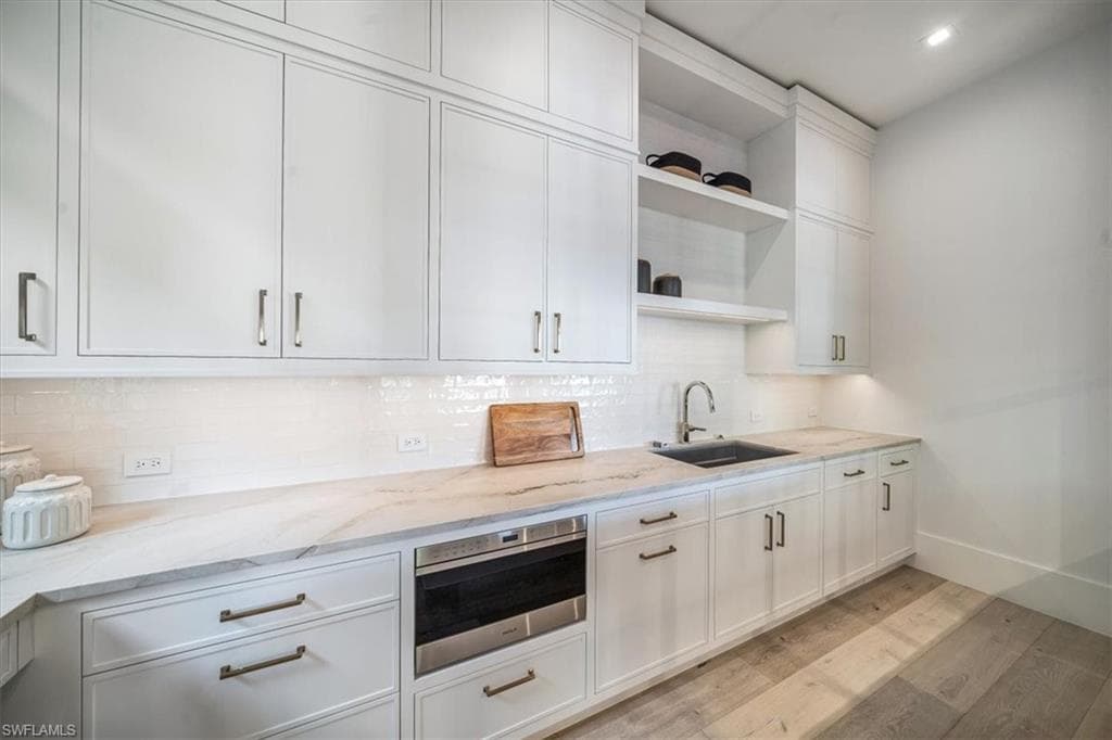 2231 Forrest Ln, Naples, FL 34102-25