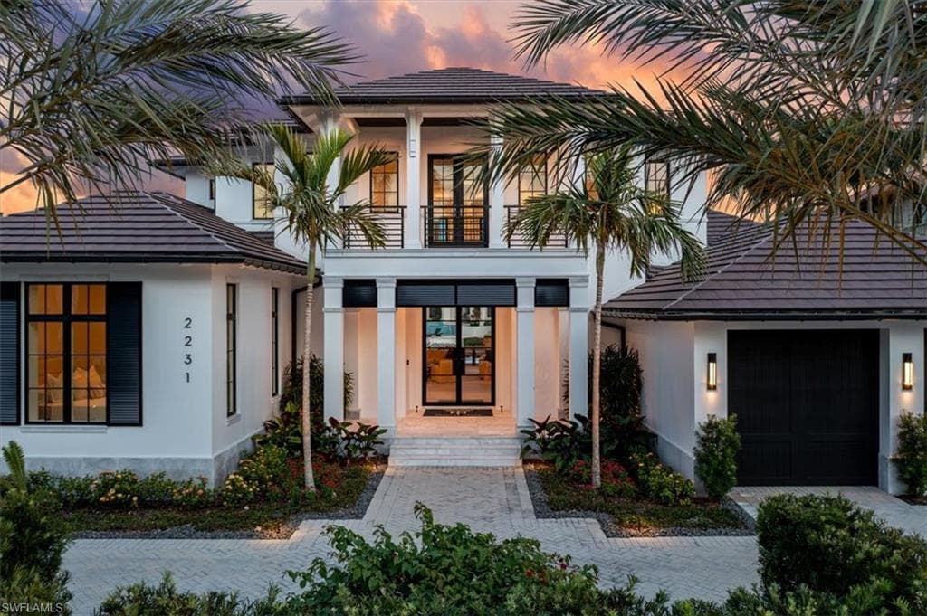 2231 Forrest Ln, Naples, FL 34102-2