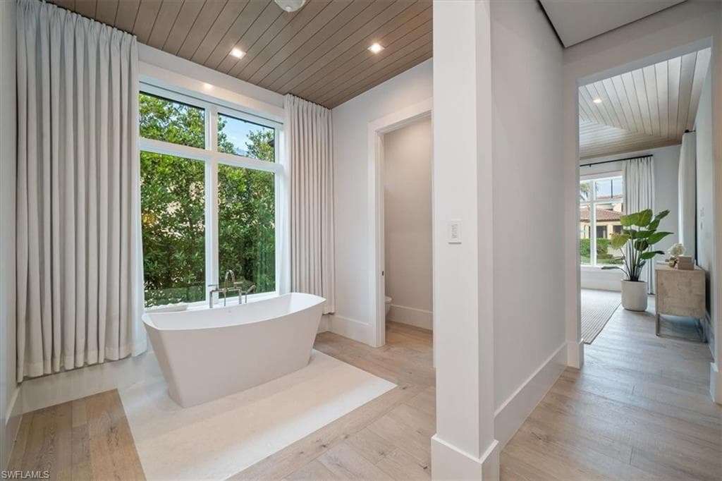 2231 Forrest Ln, Naples, FL 34102-33