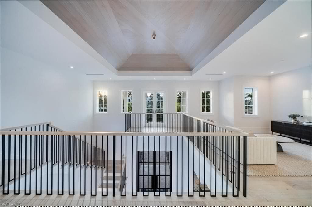 2231 Forrest Ln, Naples, FL 34102-36