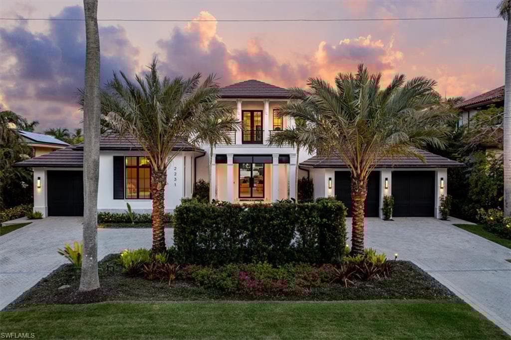 2231 Forrest Ln, Naples, FL 34102-3