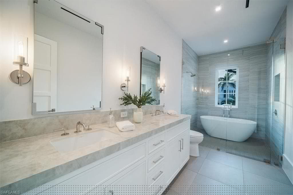 2231 Forrest Ln, Naples, FL 34102-39