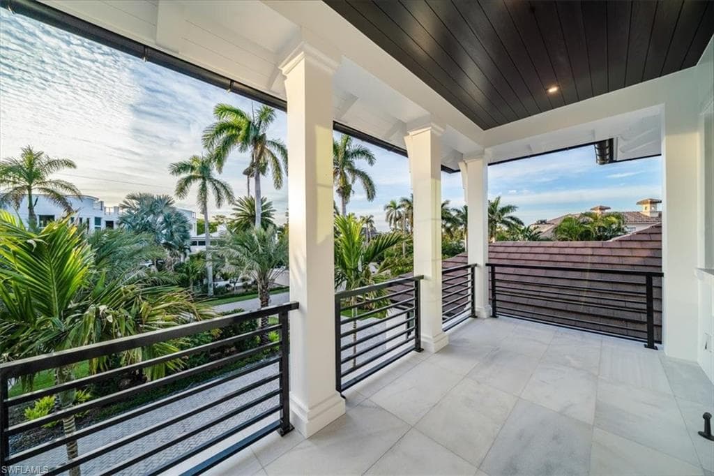 2231 Forrest Ln, Naples, FL 34102-45