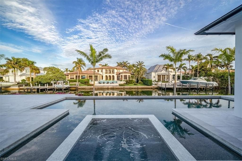 2231 Forrest Ln, Naples, FL 34102-46