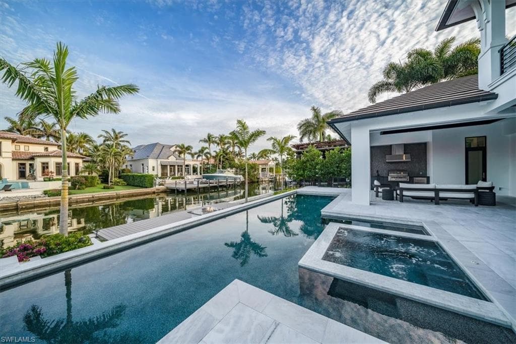 2231 Forrest Ln, Naples, FL 34102-47