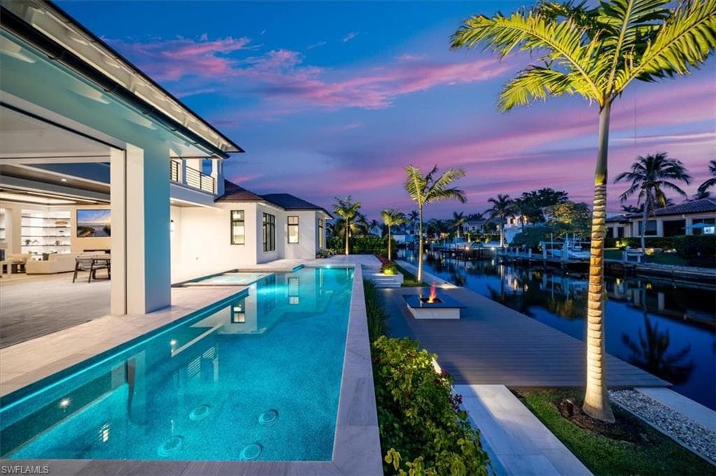 2231 Forrest Ln, Naples, FL 34102-5
