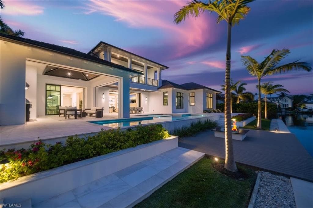 2231 Forrest Ln, Naples, FL 34102-6