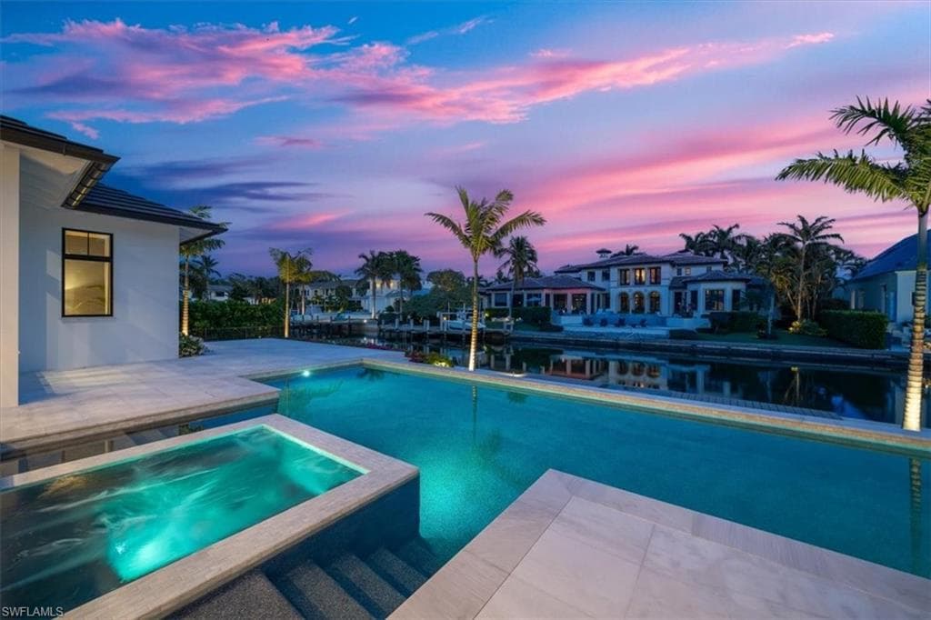 2231 Forrest Ln, Naples, FL 34102-7
