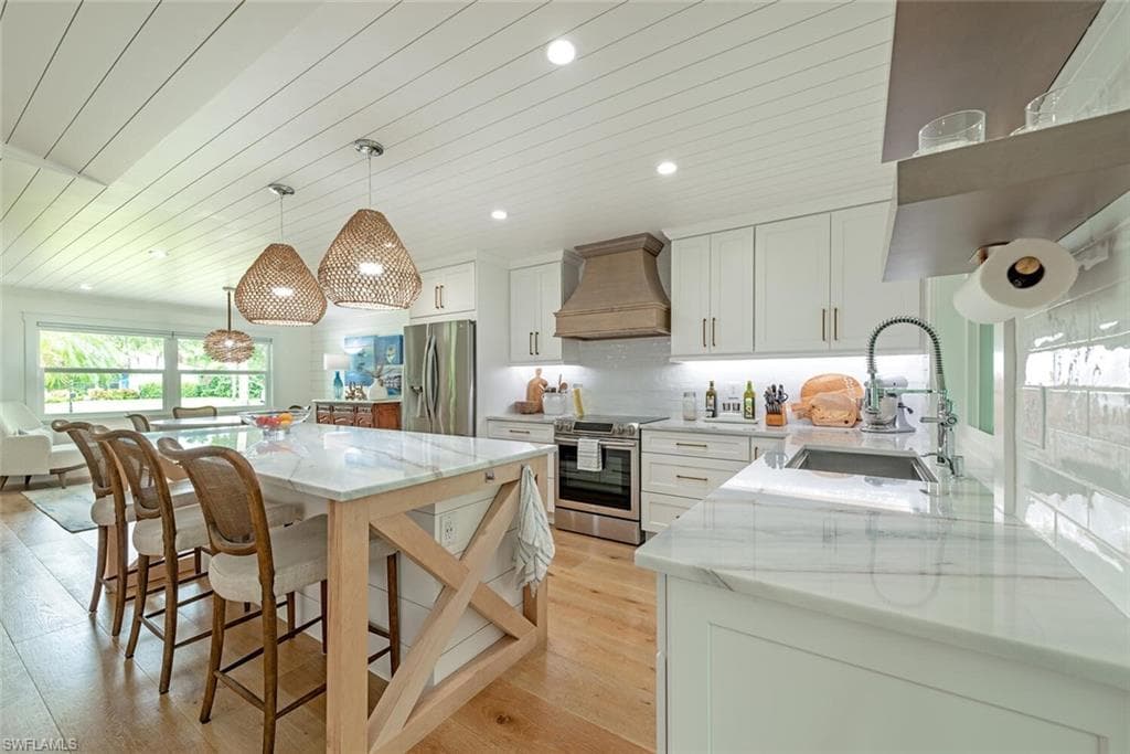 9611 Litchfield Ln, Naples, FL 34109-3