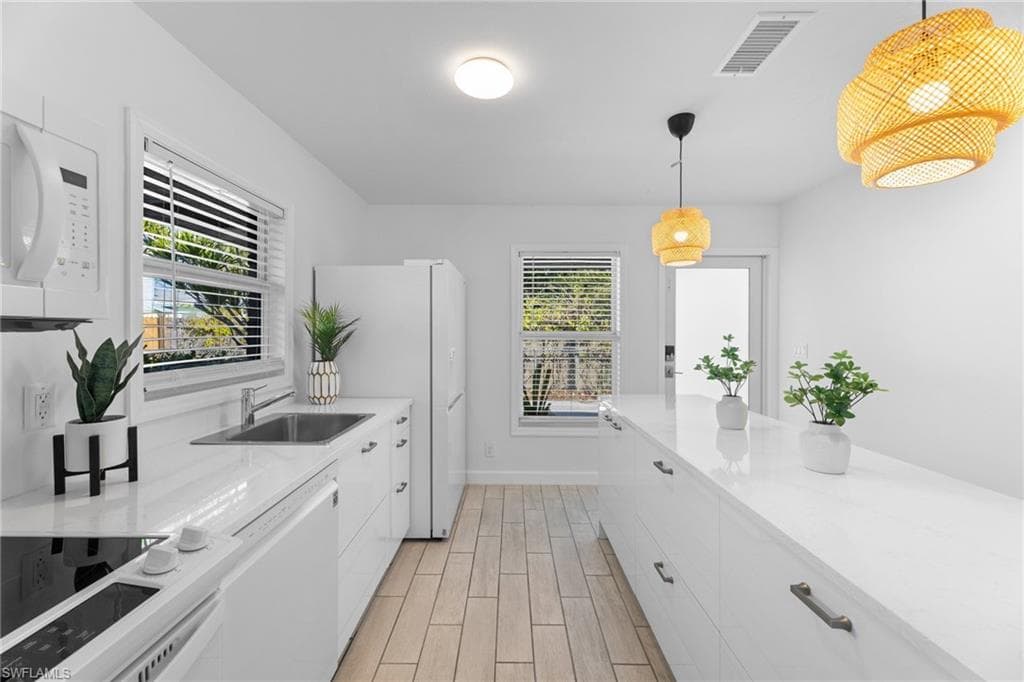 2722 Arbutus St C2, Naples, FL 34112-2