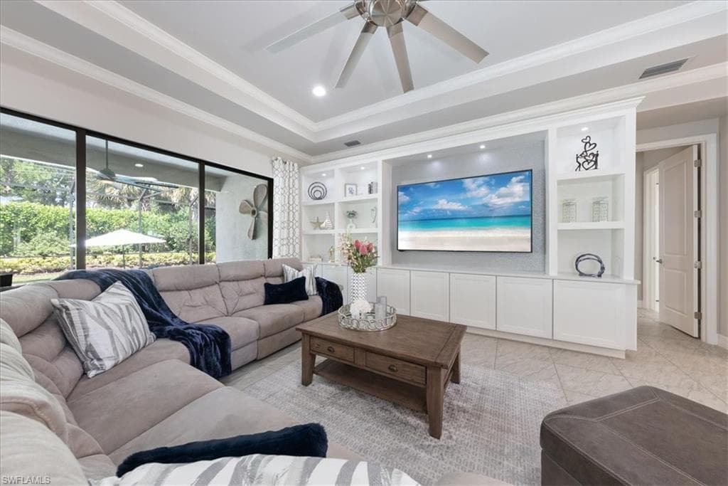 4662 Kensington Cir, Naples, FL 34119-8
