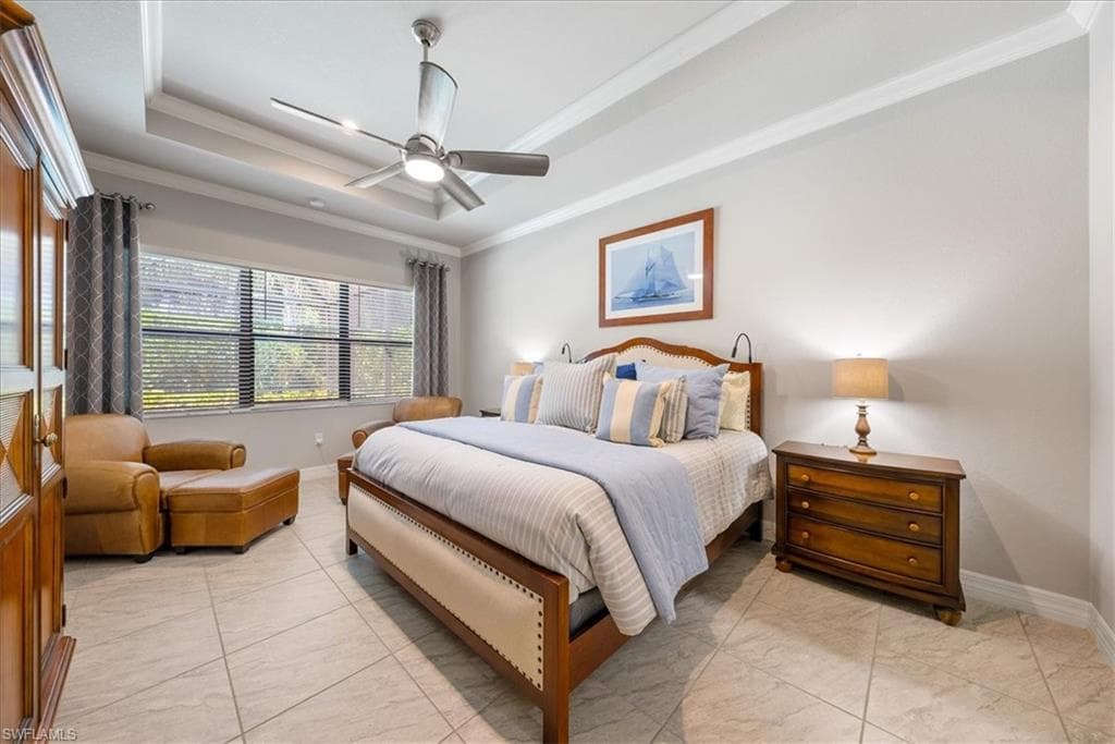 4662 Kensington Cir, Naples, FL 34119-9