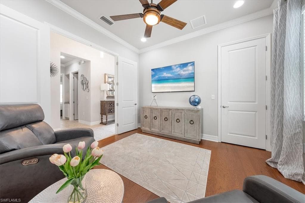 4662 Kensington Cir, Naples, FL 34119-19