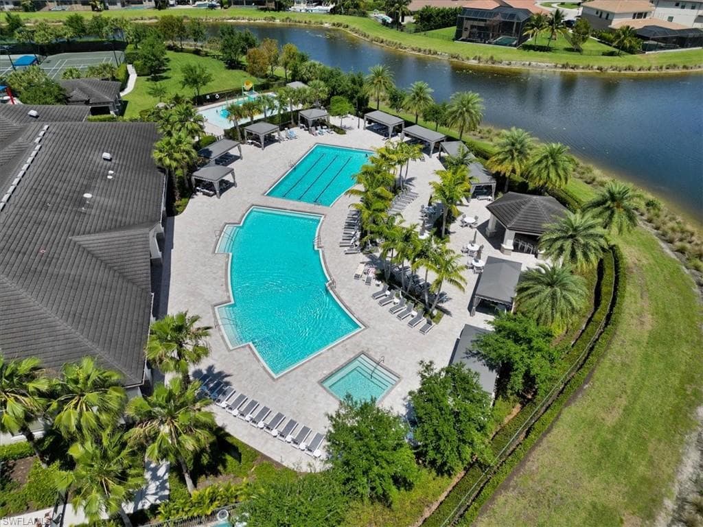 4662 Kensington Cir, Naples, FL 34119-23