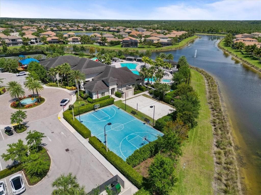 4662 Kensington Cir, Naples, FL 34119-25