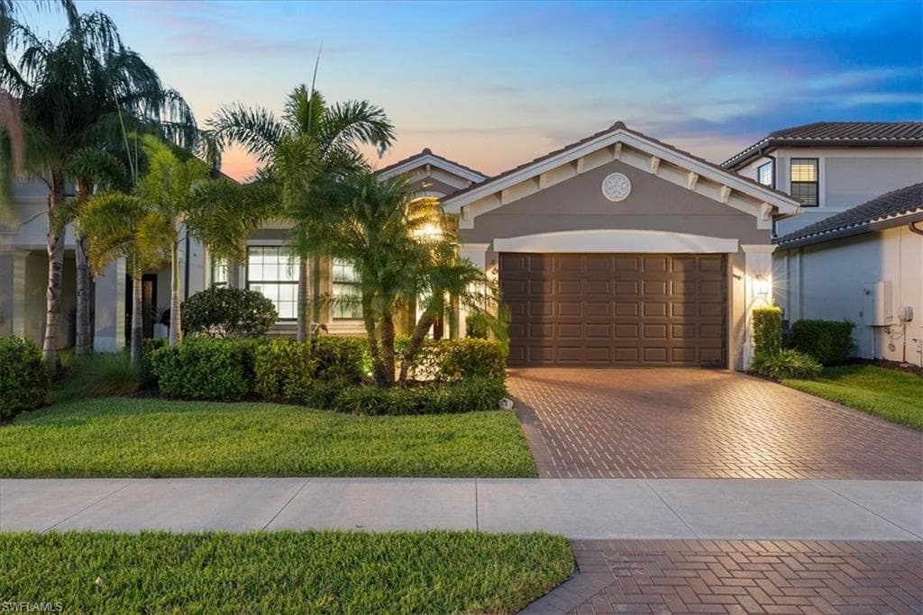 4662 Kensington Cir, Naples, FL 34119-1