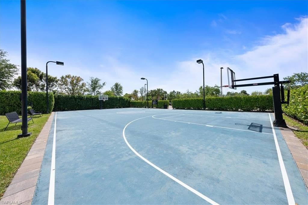 4662 Kensington Cir, Naples, FL 34119-31