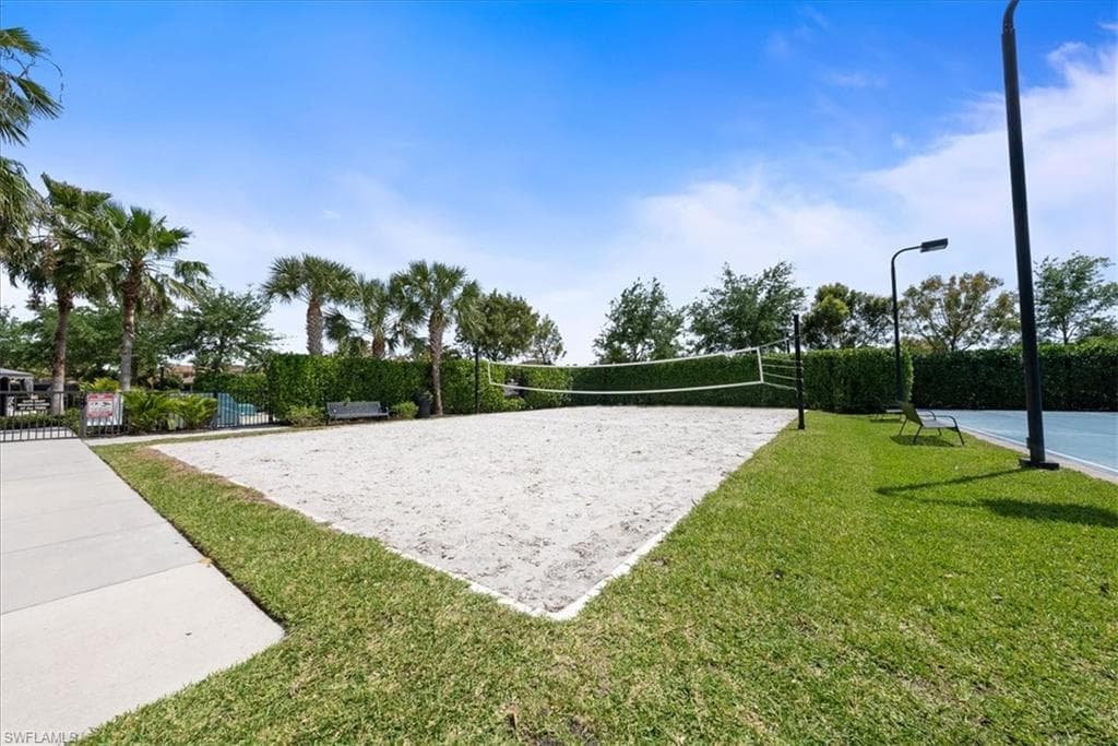 4662 Kensington Cir, Naples, FL 34119-32