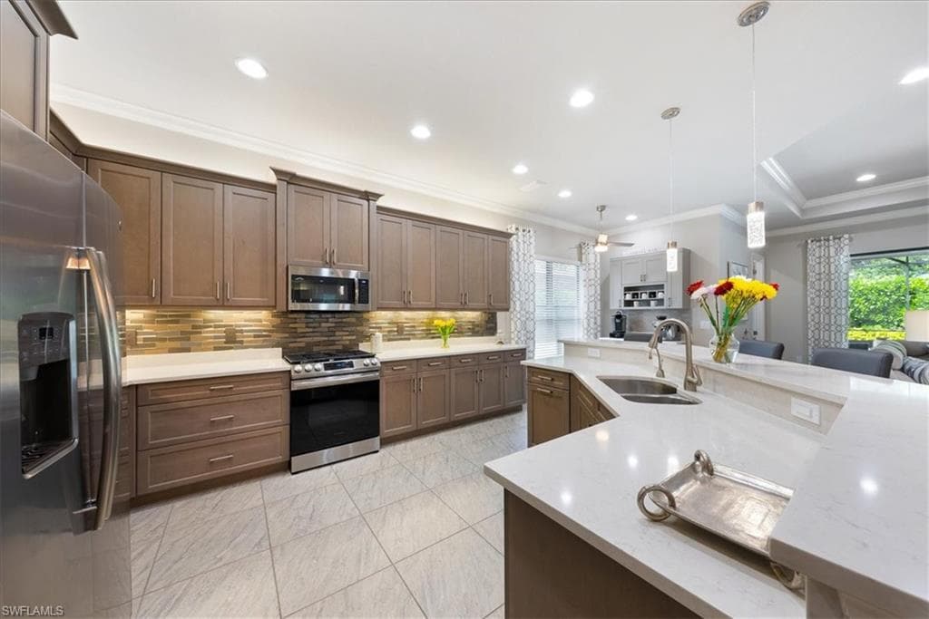 4662 Kensington Cir, Naples, FL 34119-2