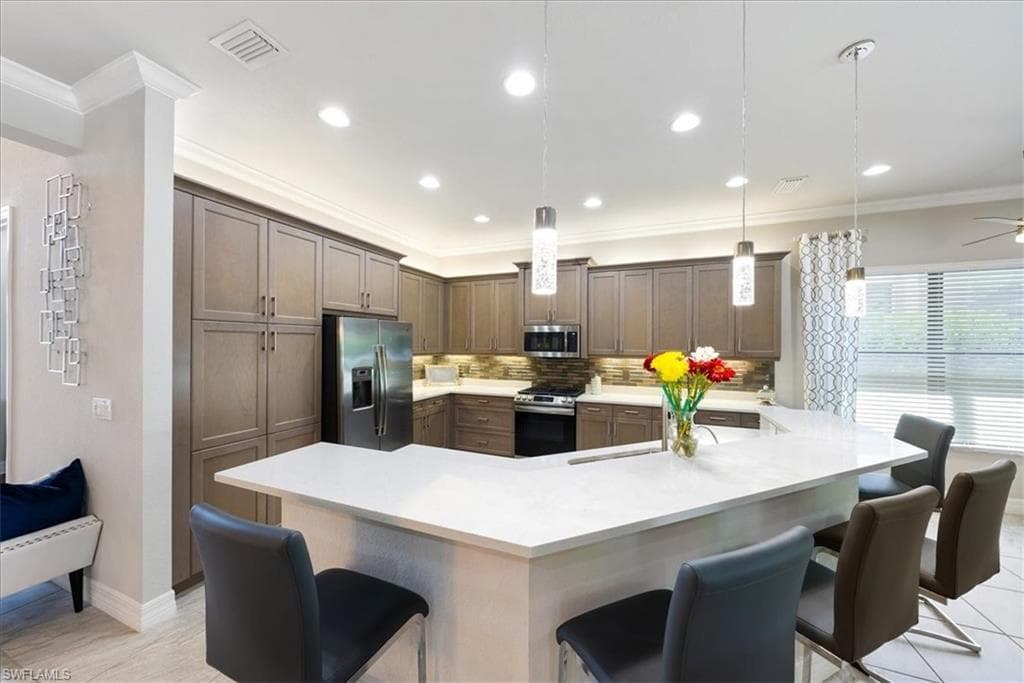 4662 Kensington Cir, Naples, FL 34119-3