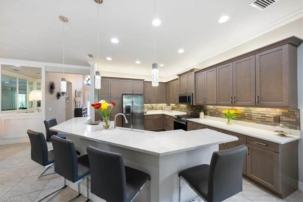 4662 Kensington Cir, Naples, FL 34119-4