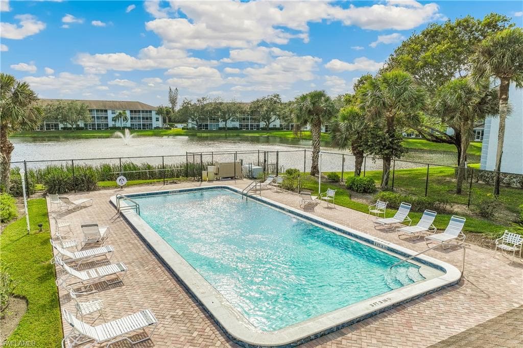 9610 Victoria Ln 208d, Naples, FL 34109-4