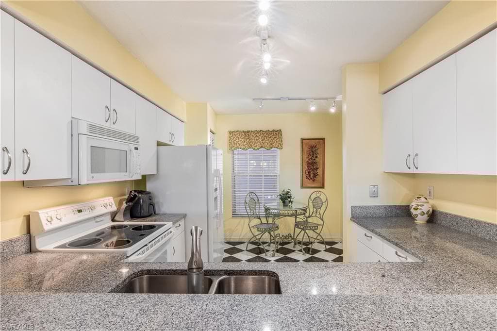9610 Victoria Ln 208d, Naples, FL 34109-5