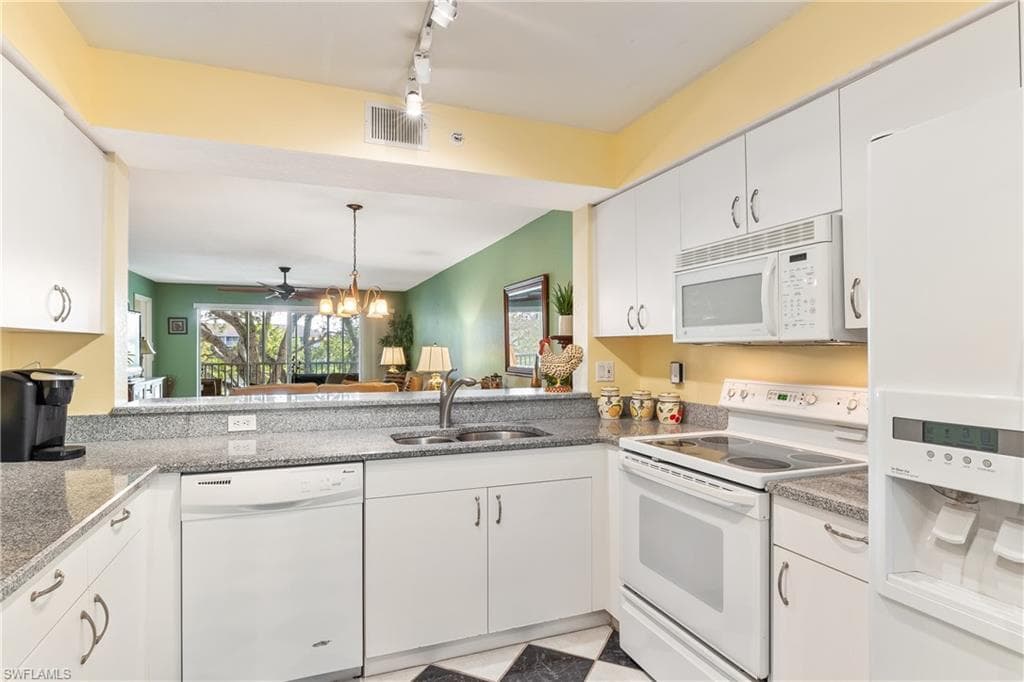9610 Victoria Ln 208d, Naples, FL 34109-6