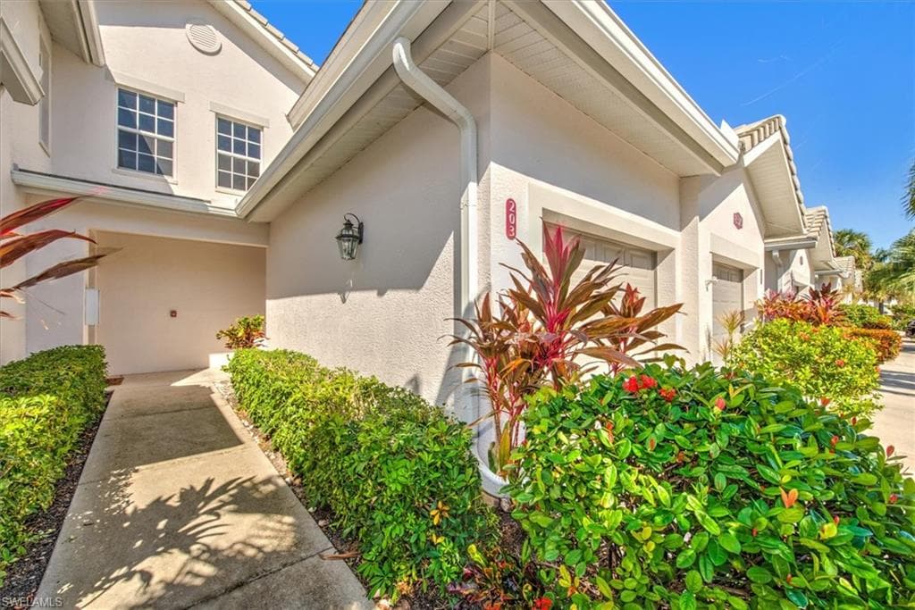 8375 Whisper Trace Ln M203, Naples, FL 34114-4